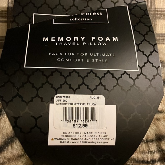 Memory foam travel pillow faux fur for ultimate comfort and style - Picture 3 of 3